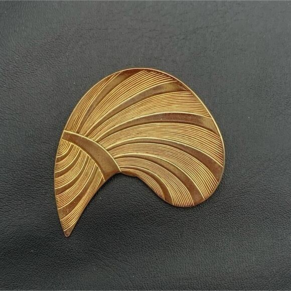 Vintage Jeri-Lou Gold Tone Etched Arch Scarf Clip Signed - Picture 1 of 5